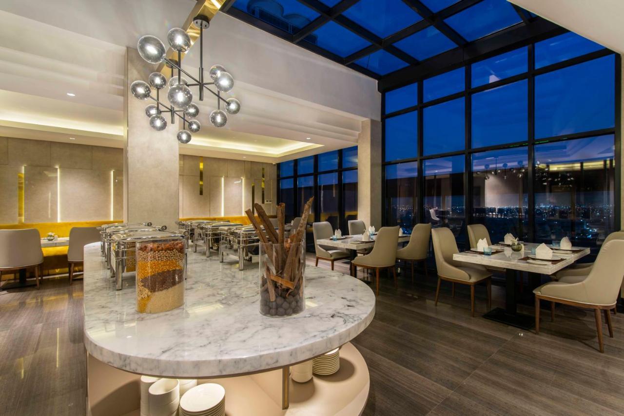 Waw Hotel Suites King Abdullah Road Ar Riyad Esterno foto